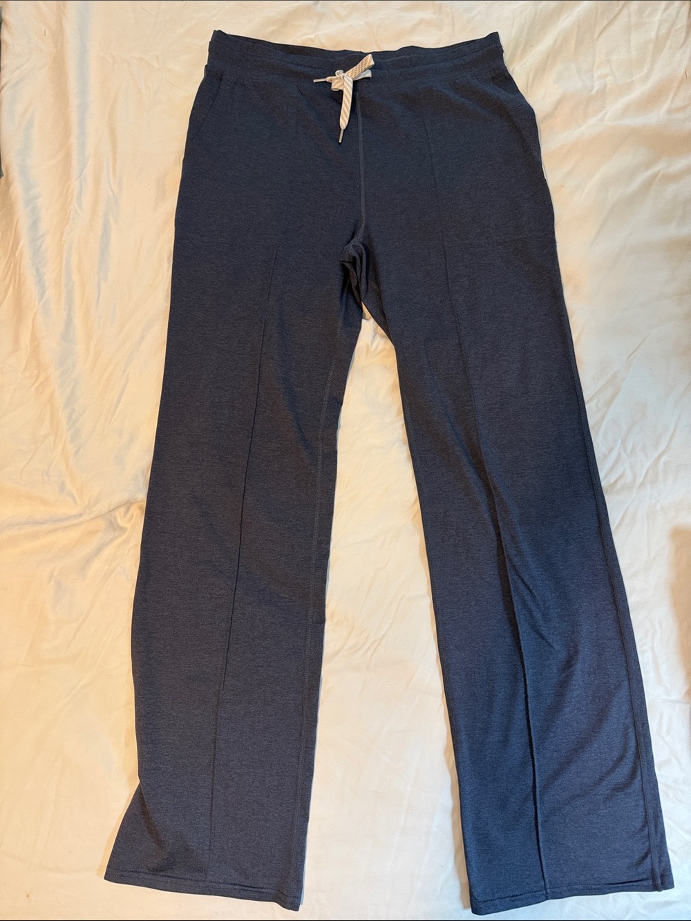 Vuori halo essential wide leg pants
